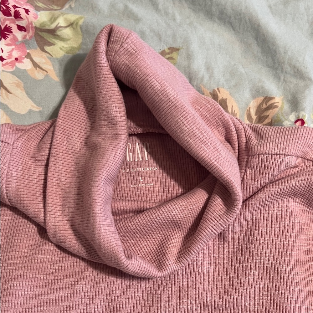 GAP Dusty Pink Rib Turtleneck Top shirt size large